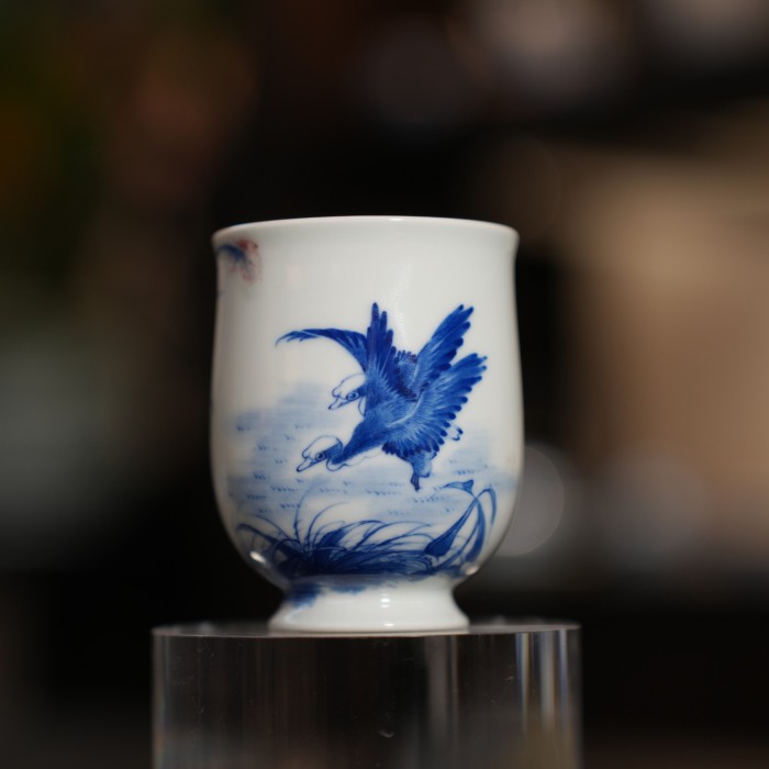 扎根陶艺街，续笔文人青花 —— 小桥窑凭真工实艺筑牢当代青花标杆(图1)